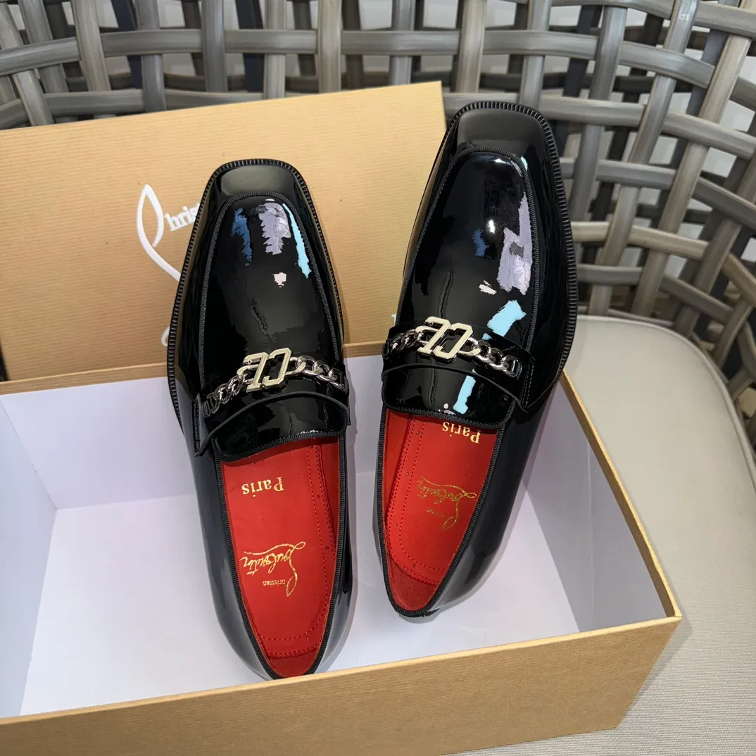 [CL red-soled shoes] Top P: 1020💰 Size 39-44 (⚠️38.45.46 custom-made, non-refundable and non-exchangeable) 🆑High-end men's business formal leather shoes, classic red-soled shoes | Fabric: Original imported first-layer cowhide, iconic rivet decoration | Lining: water-dyed cowhide lining Outsole: red cowhide outsole imported from Italy Brand: Christia*.Loubouti* 🆑 High-end men's business dress shoes | classic red soled shoes | Upper: original imported first layer cowhide iconic rivet decoration | Linning: Water dyed cow skin inner Outsole: red cowhide outsole imported from Italy Size: 39-44 (38.45.46 customized) Brand: Christia*.Loubouti*